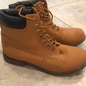 KNOCKOFF TIMBERLANDS